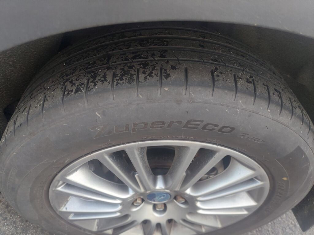 Ford Kuga 2014 Musta