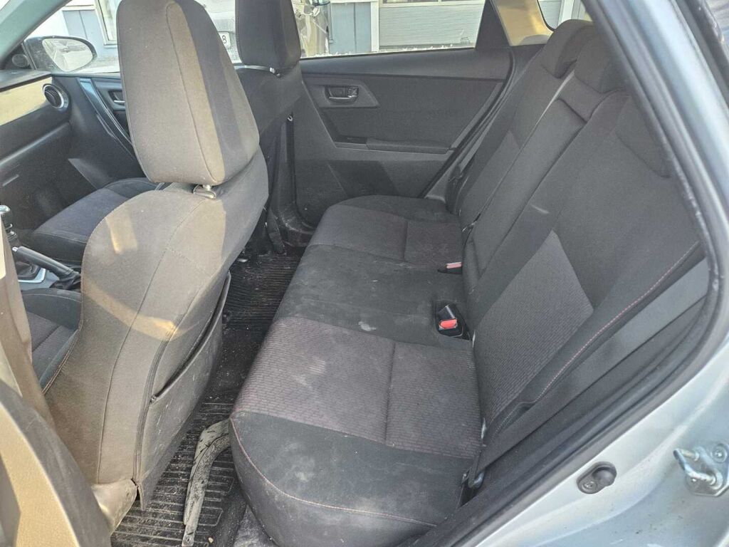 Toyota Auris 2015 Hopea