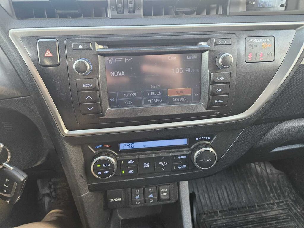 Toyota Auris 2015 Hopea