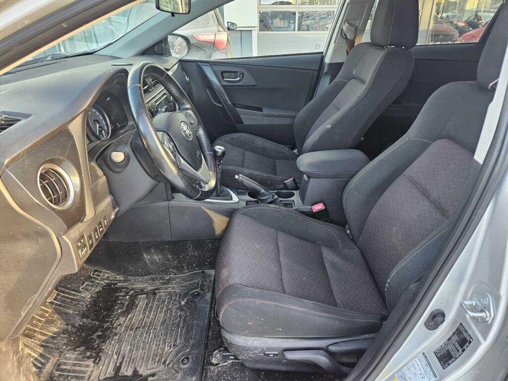 Toyota Auris 2015 Hopea