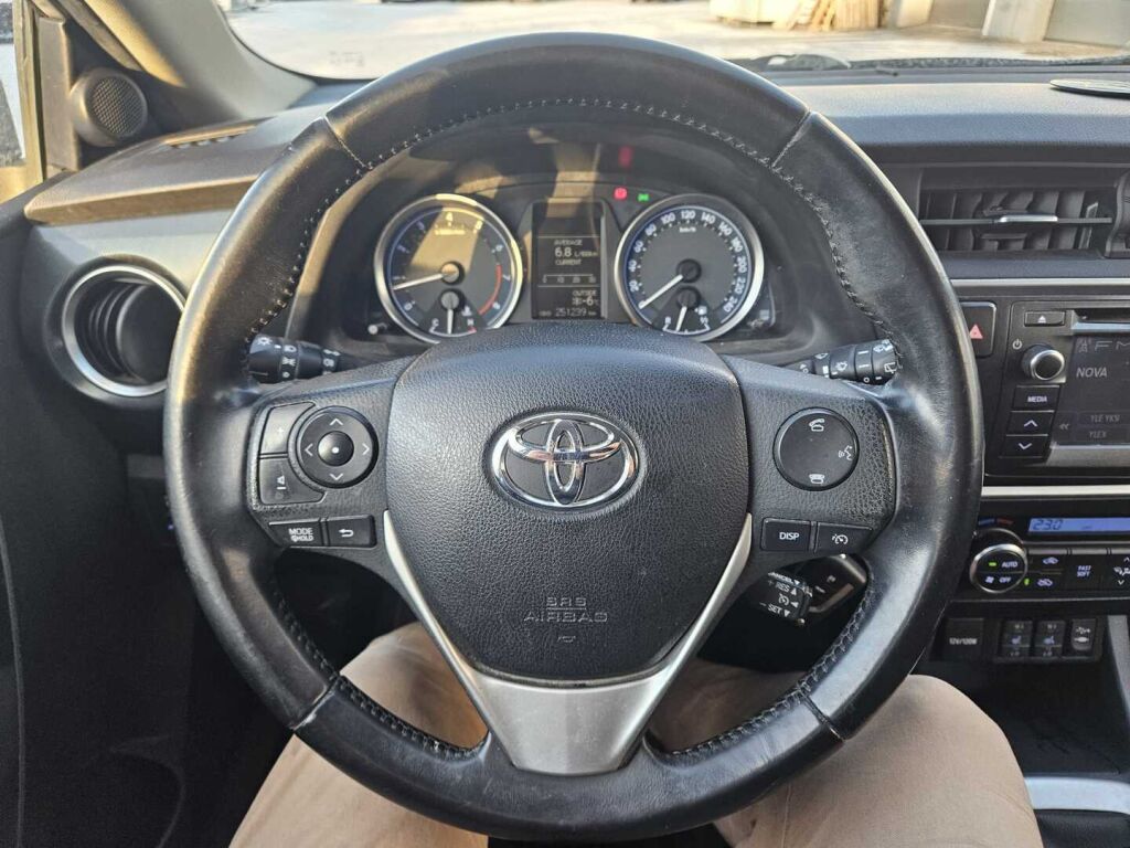 Toyota Auris 2015 Hopea