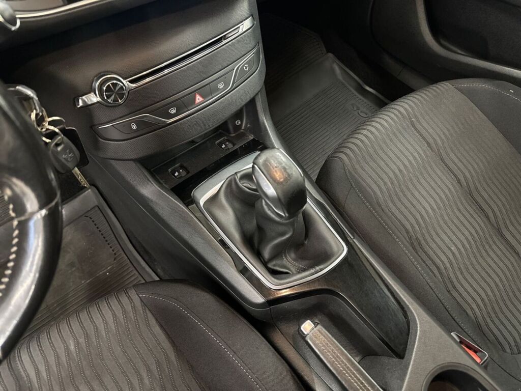 Peugeot 308 2013 Musta