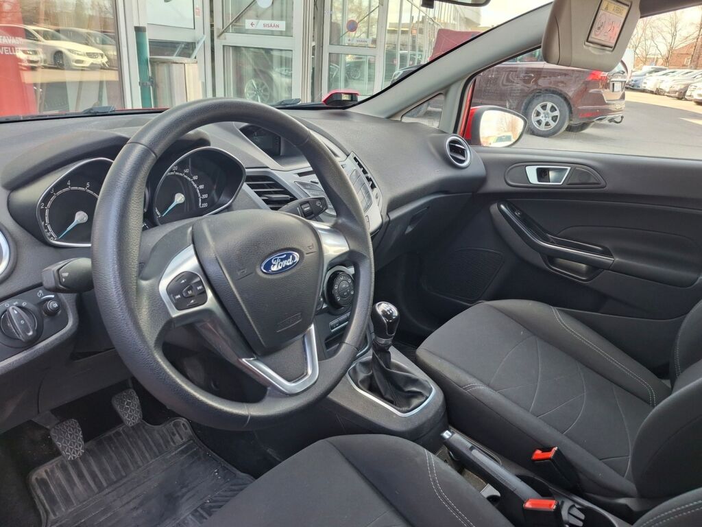 Ford Fiesta 2015 Punainen