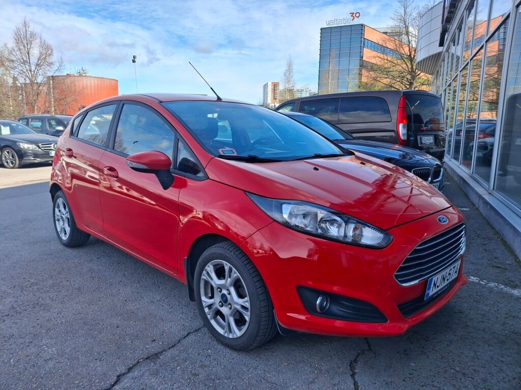 Ford Fiesta 2015 Punainen