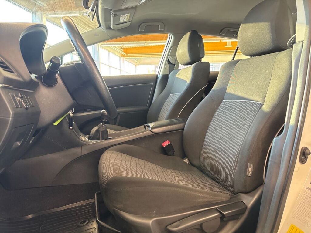 Toyota Avensis 2014 Valkoinen