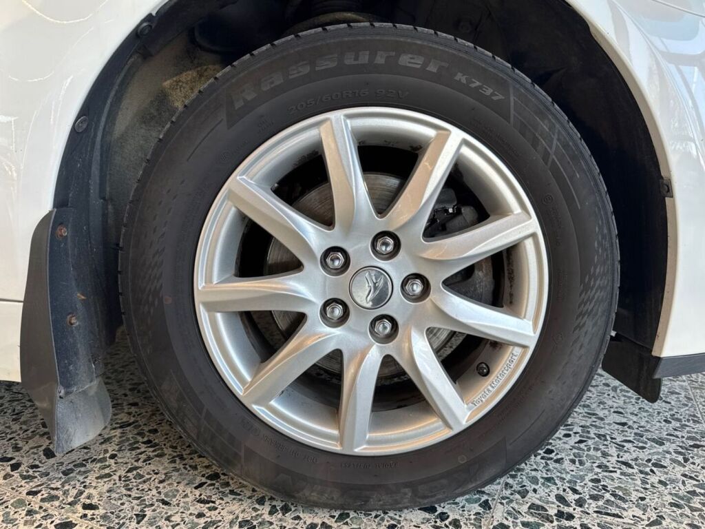 Toyota Avensis 2014 Valkoinen