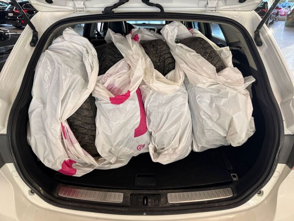 Toyota Avensis 2014 Valkoinen