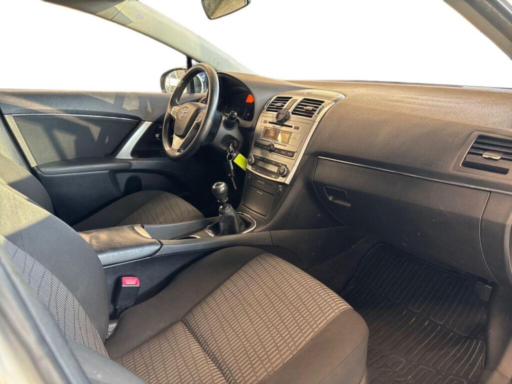 Toyota Avensis 2014 Valkoinen