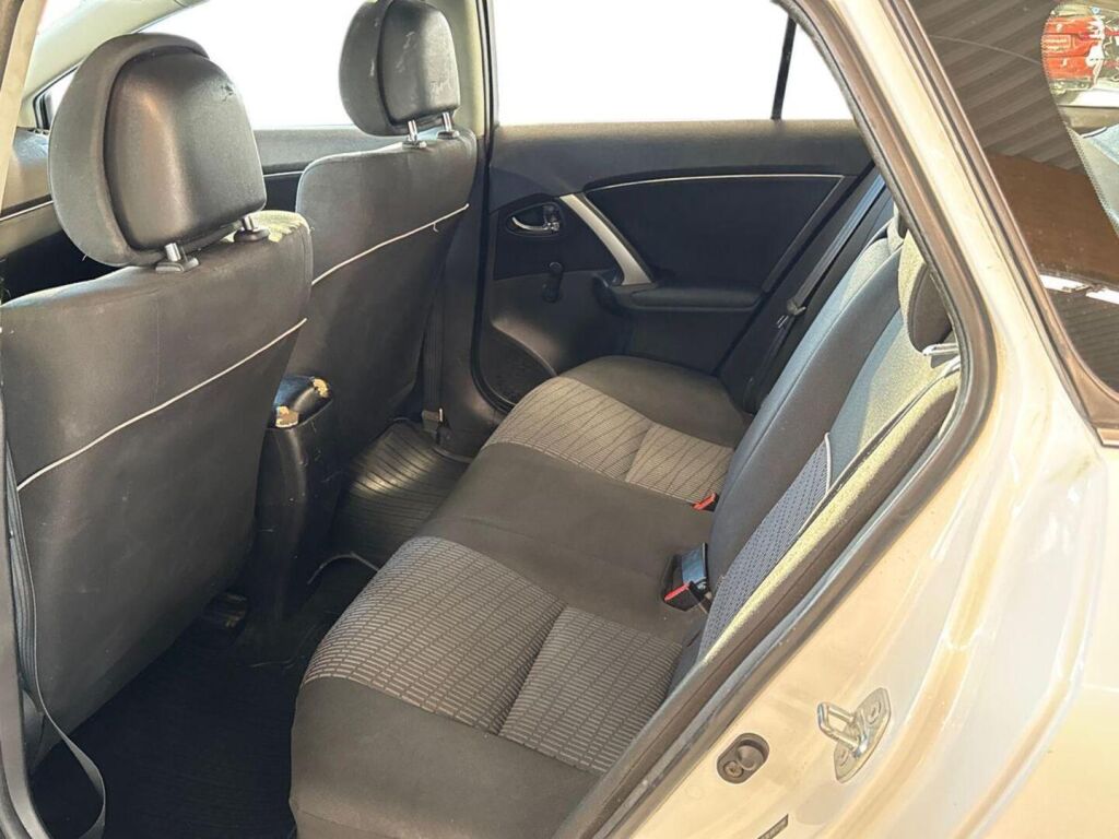 Toyota Avensis 2014 Valkoinen