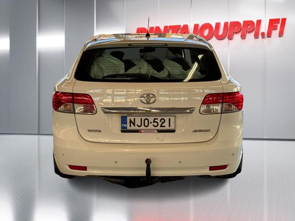 Toyota Avensis 2014 Valkoinen