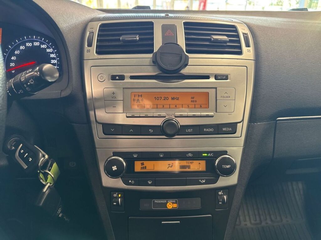 Toyota Avensis 2014 Valkoinen