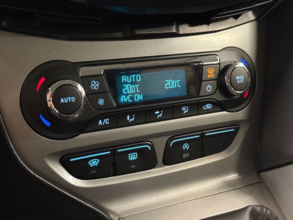 Ford Focus 2014 Ruskea (beige)