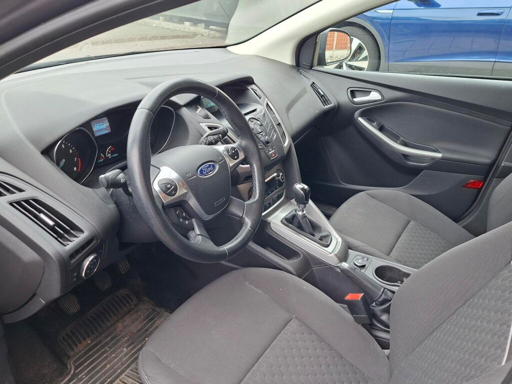 Ford Focus 2014 Ruskea (beige)