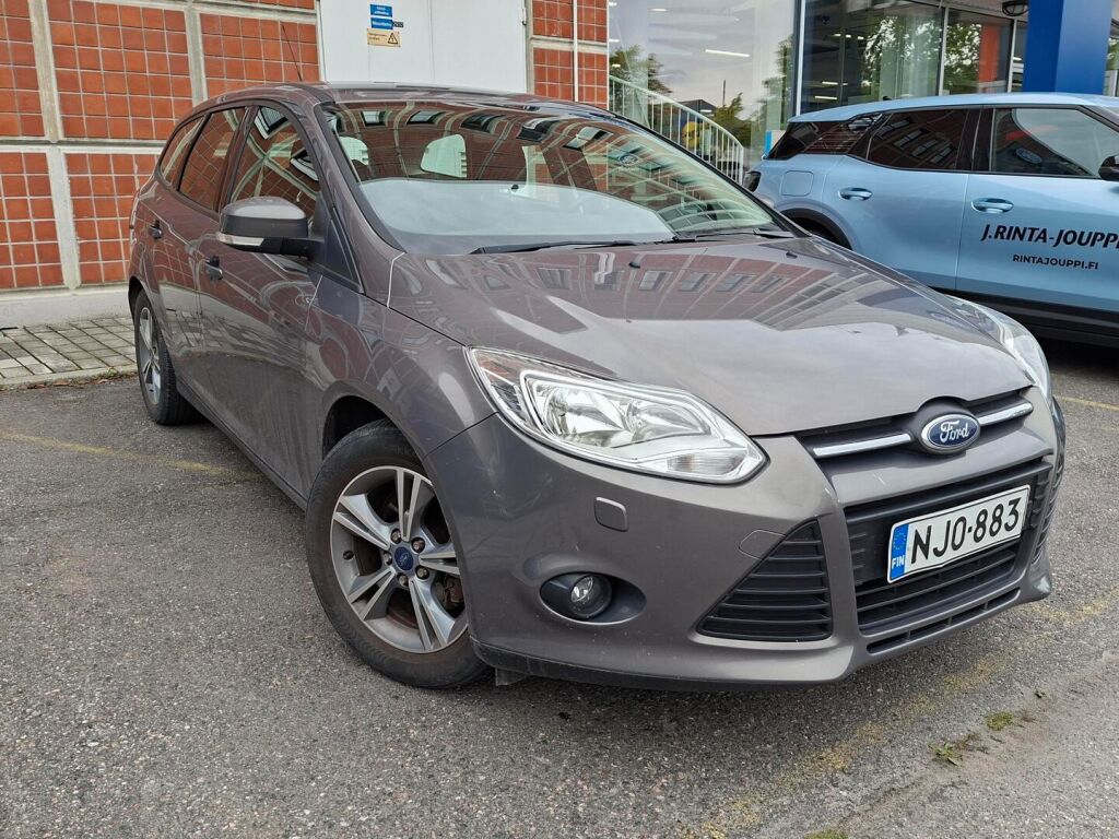 Ford Focus 2014 Ruskea (beige)