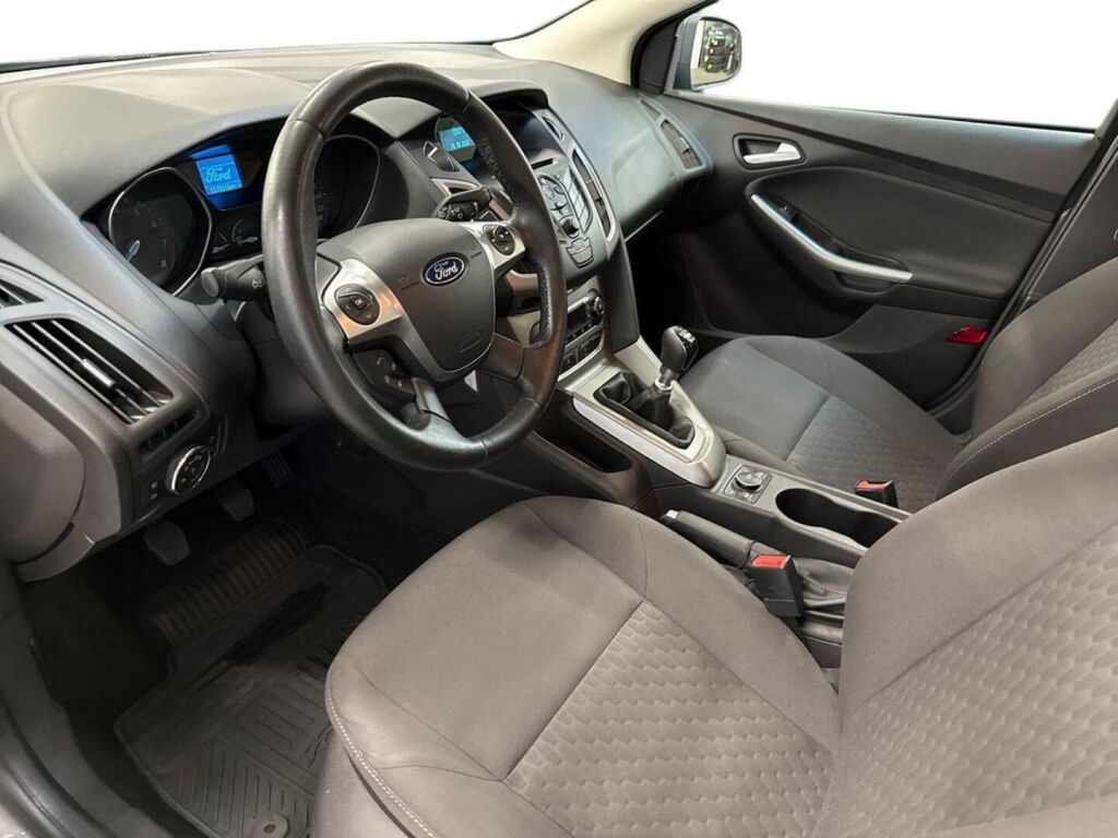 Ford Focus 2014 Ruskea (beige)