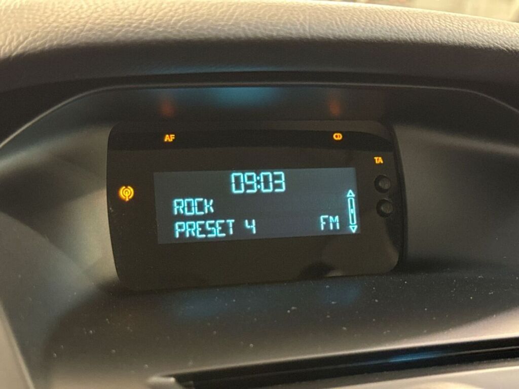 Ford Focus 2014 Ruskea (beige)