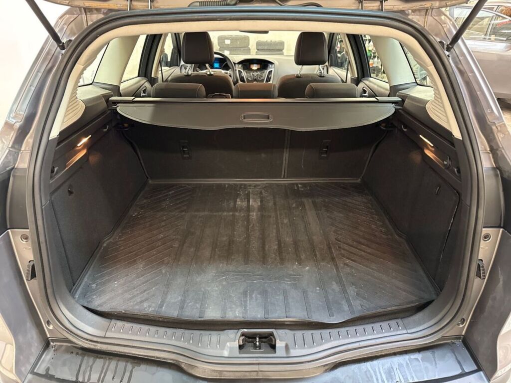Ford Focus 2014 Ruskea (beige)