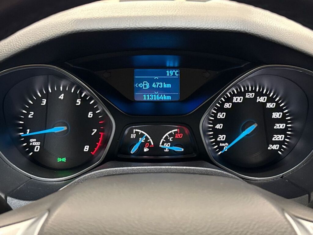 Ford Focus 2014 Ruskea (beige)