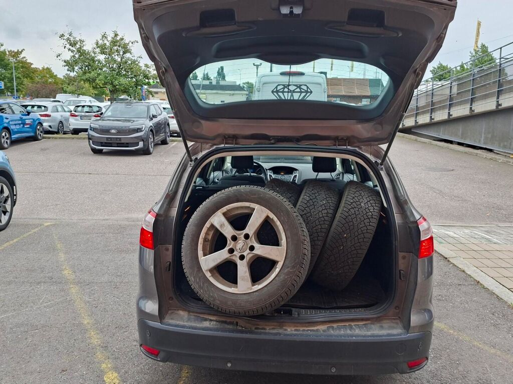Ford Focus 2014 Ruskea (beige)