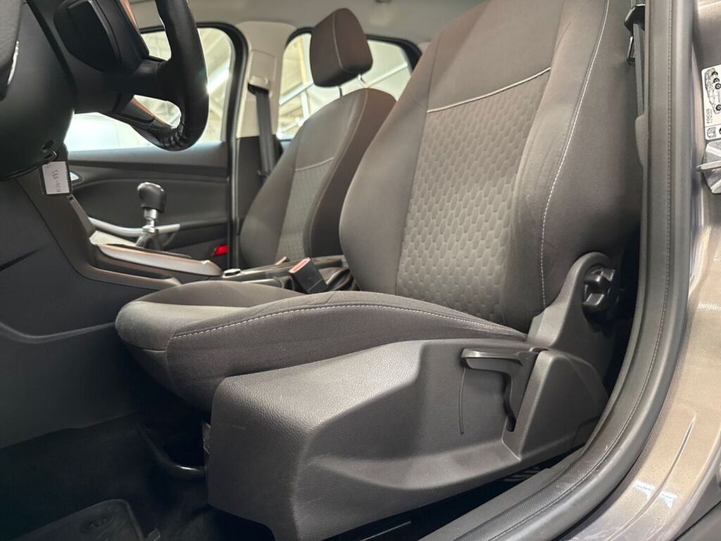 Ford Focus 2014 Ruskea (beige)