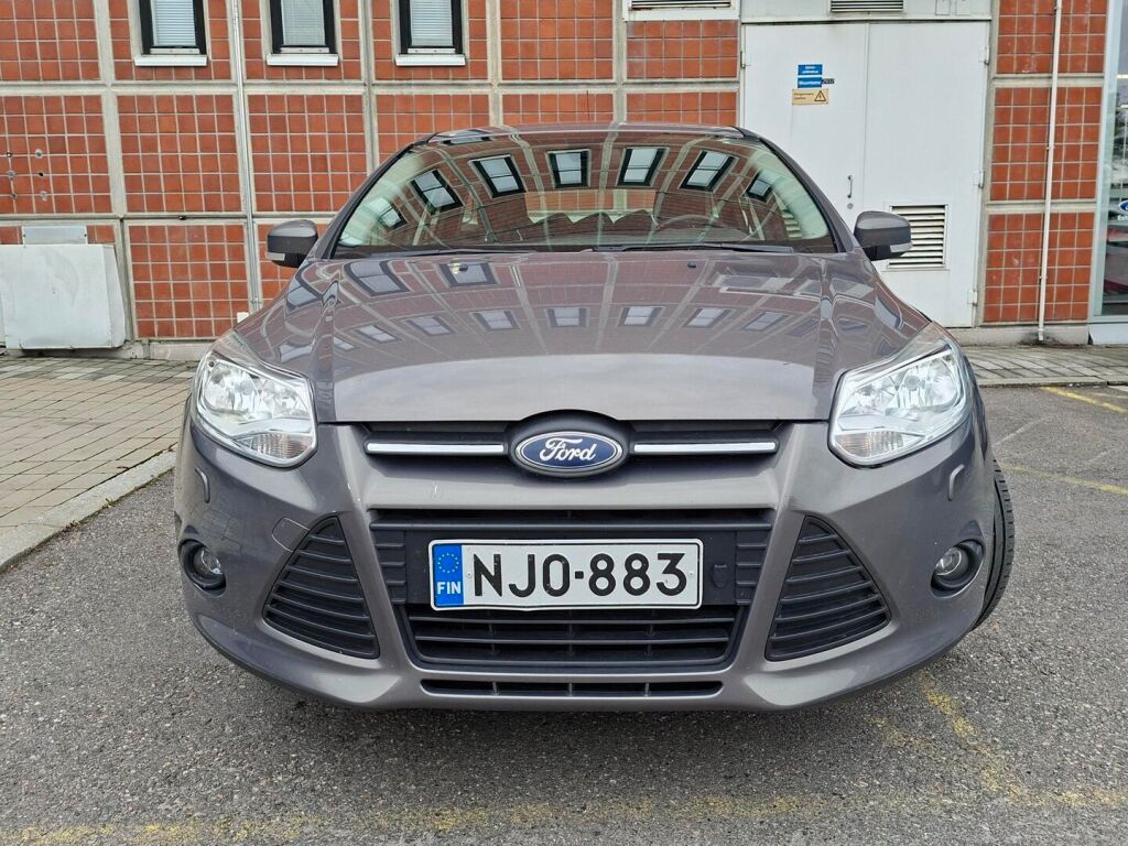 Ford Focus 2014 Ruskea (beige)