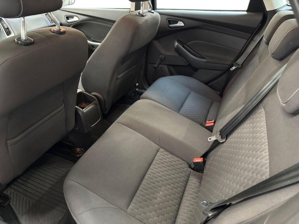 Ford Focus 2014 Ruskea (beige)