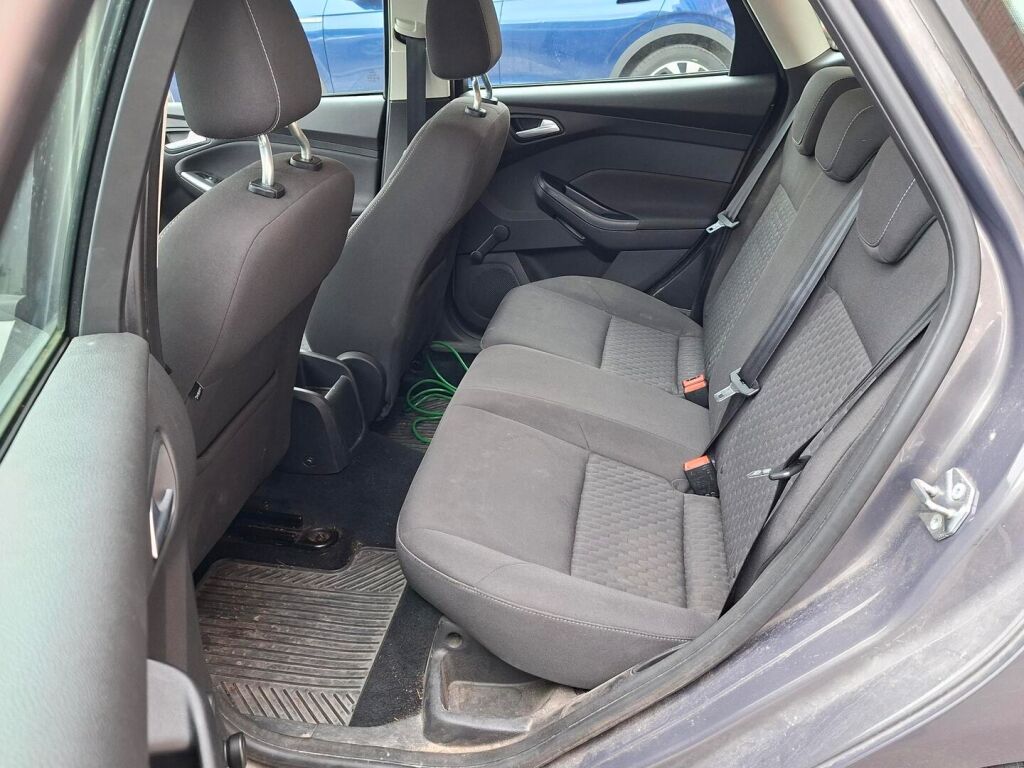 Ford Focus 2014 Ruskea (beige)