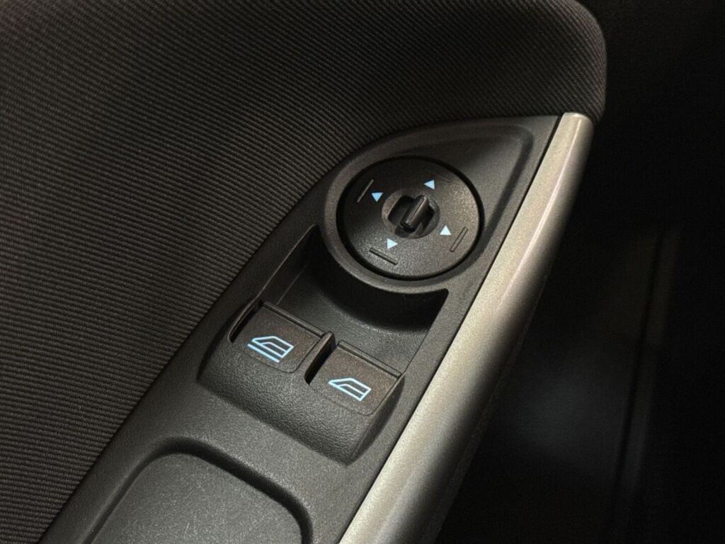 Ford Focus 2014 Ruskea (beige)