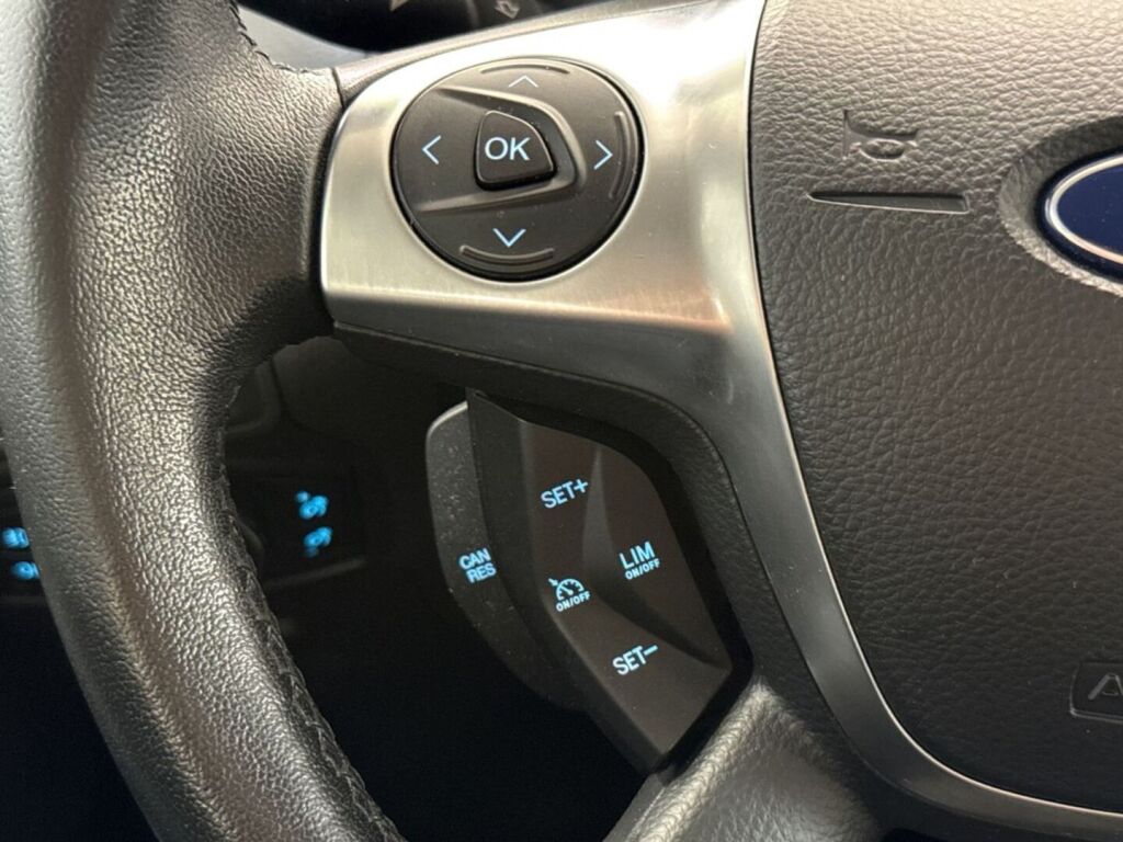 Ford Focus 2014 Ruskea (beige)