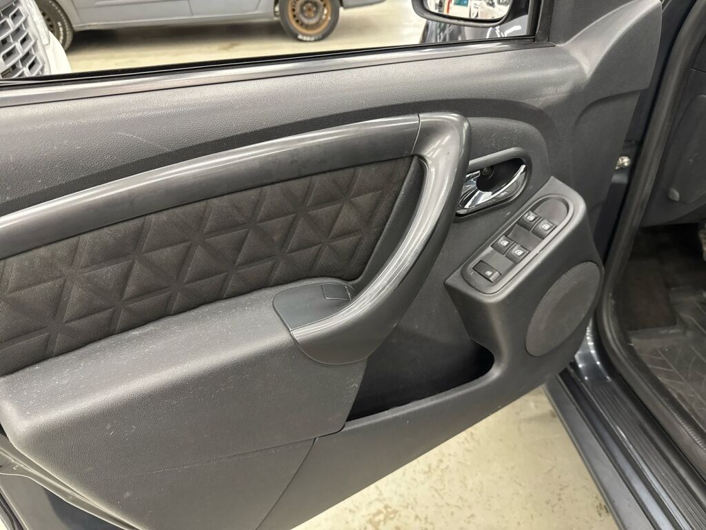 Dacia Duster 2015 Harmaa