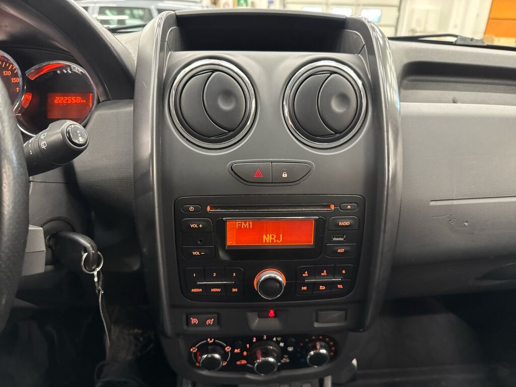 Dacia Duster 2015 Harmaa