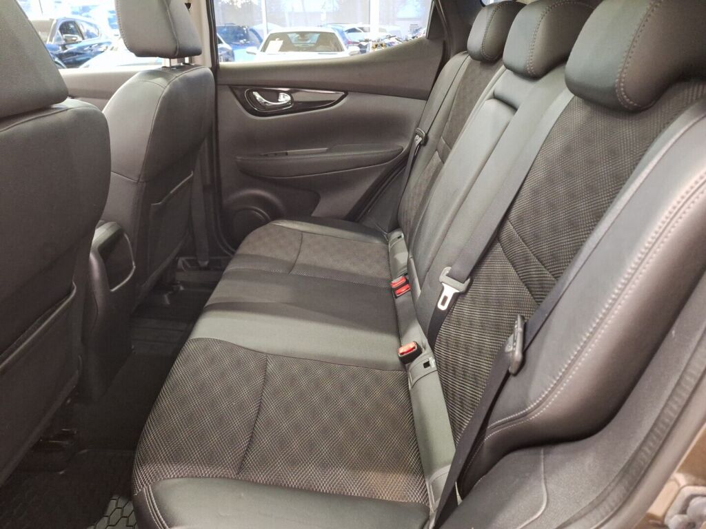 Nissan Qashqai 2015 Ruskea (beige)