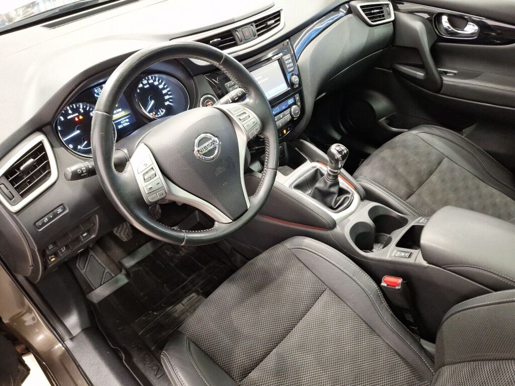 Nissan Qashqai 2015 Ruskea (beige)