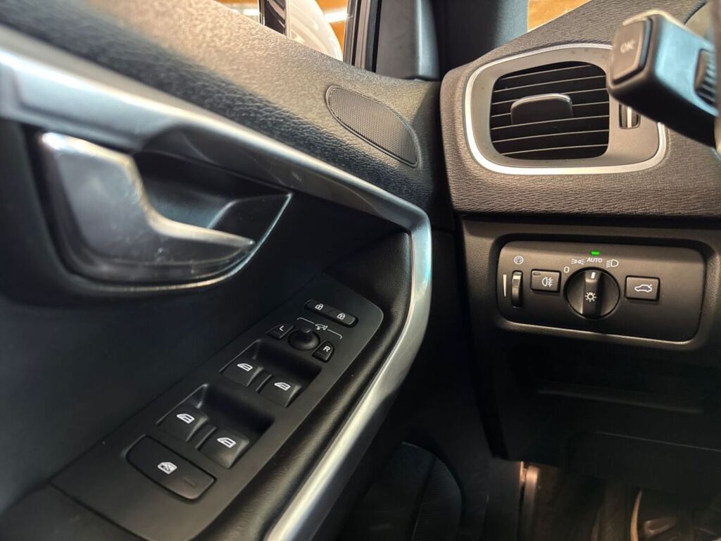 Volvo V40 2014 Harmaa