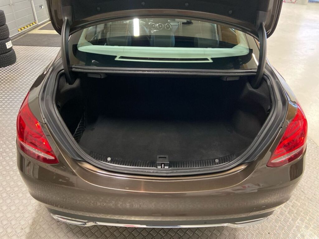 Mercedes-Benz C 2015 Ruskea (beige)