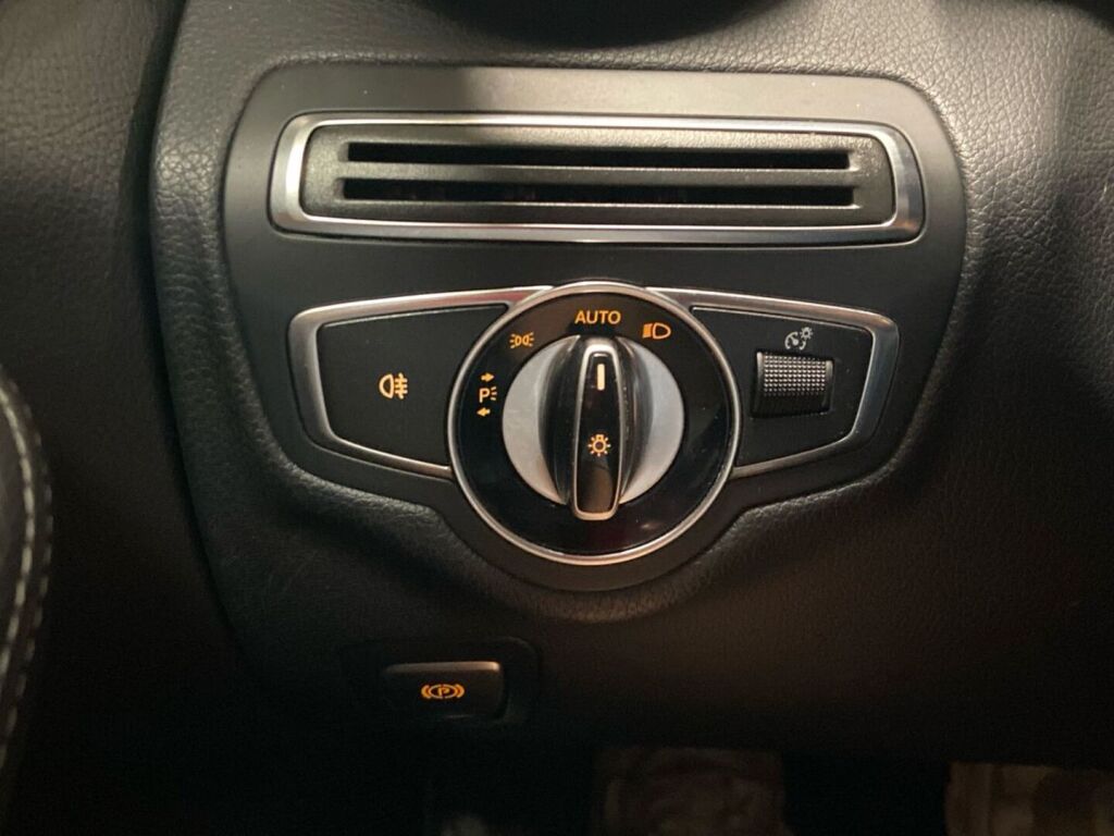 Mercedes-Benz C 2015 Ruskea (beige)