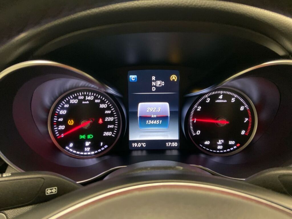 Mercedes-Benz C 2015 Ruskea (beige)