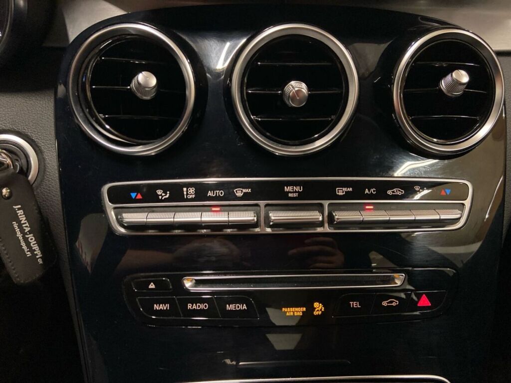 Mercedes-Benz C 2015 Ruskea (beige)