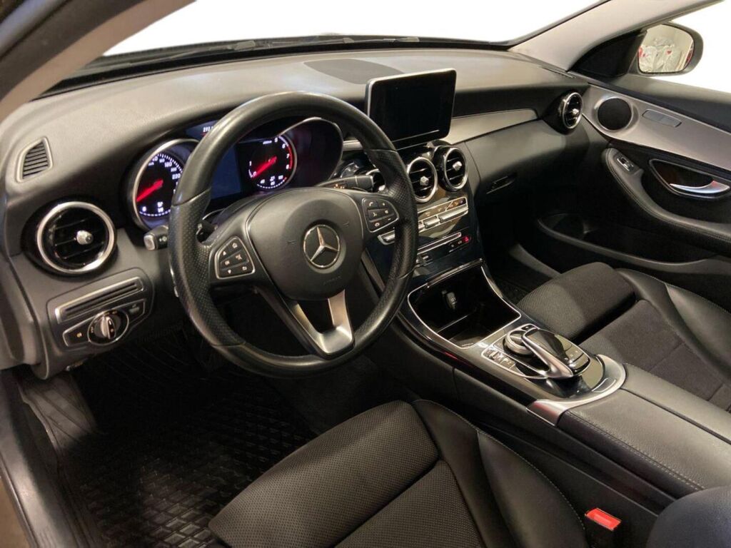 Mercedes-Benz C 2015 Ruskea (beige)