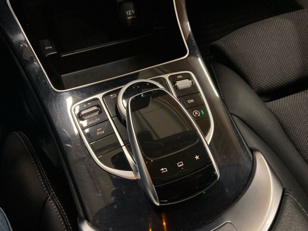 Mercedes-Benz C 2015 Ruskea (beige)