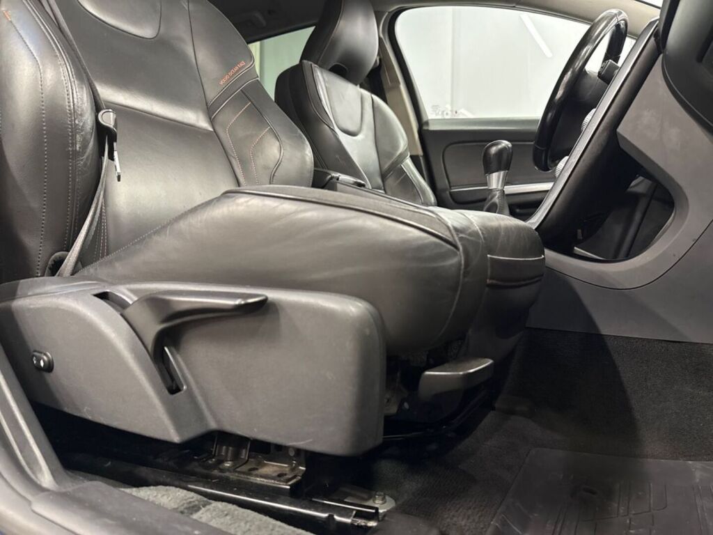 Volvo V60 2014 Sininen