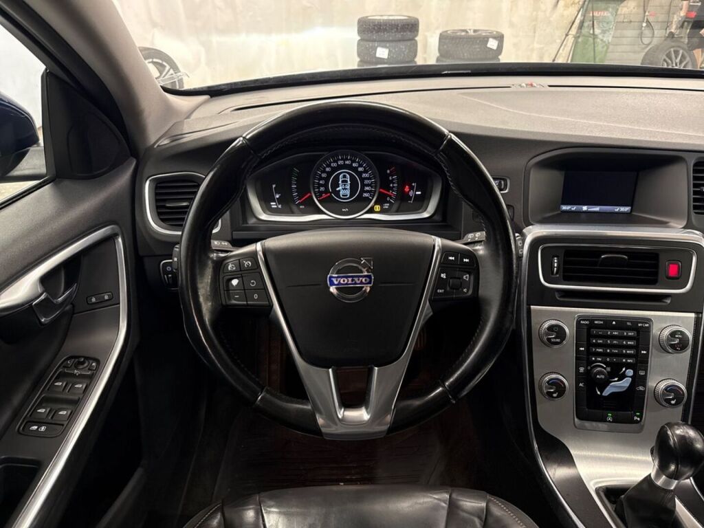 Volvo V60 2014 Sininen