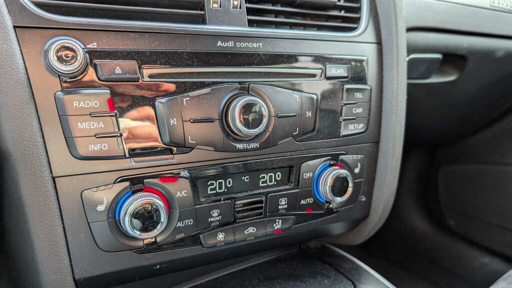 Audi A4 2014 Musta