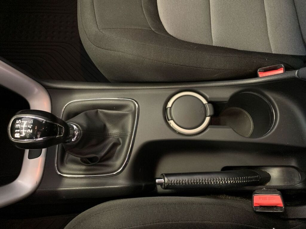 Kia Ceed 2015 Hopea