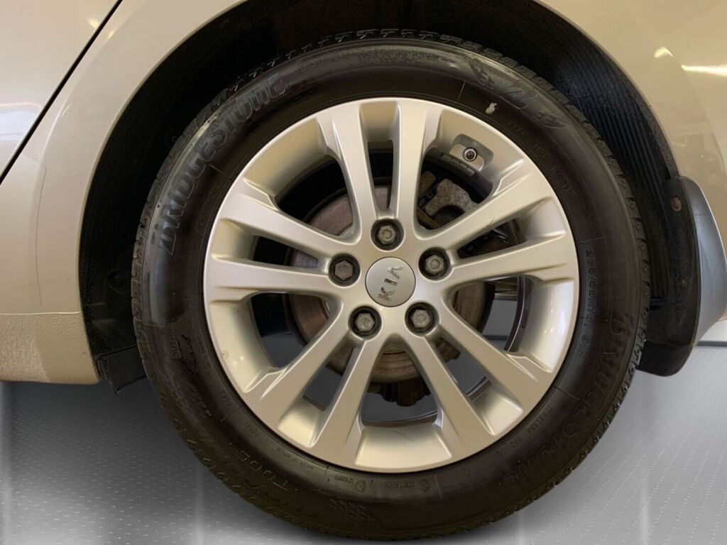 Kia Ceed 2015 Hopea