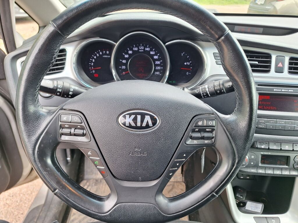 Kia Ceed 2015 Hopea