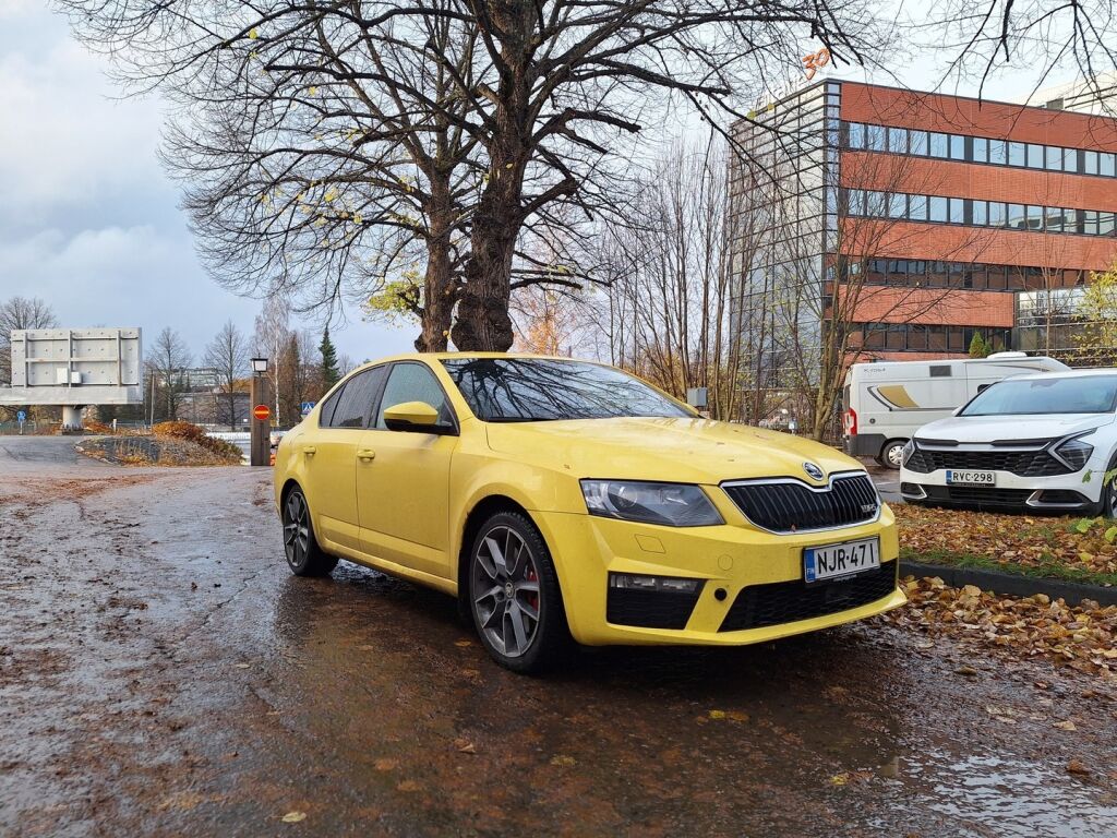 Skoda Octavia 2015 Keltainen