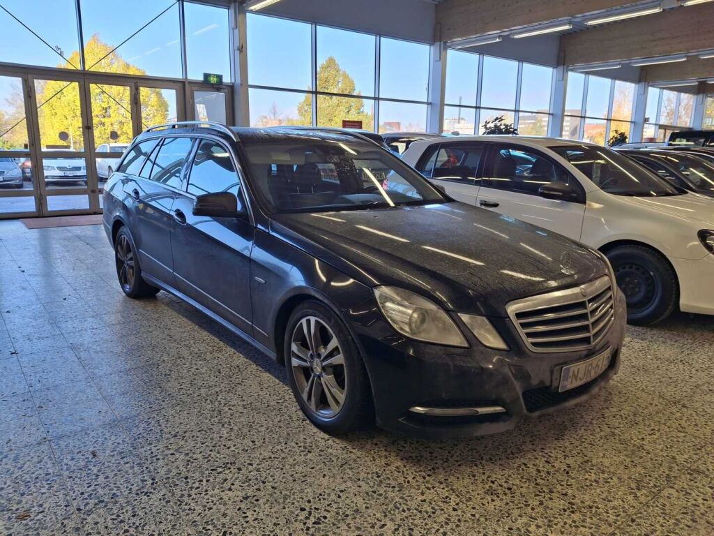 Mercedes-Benz E 2011 Musta