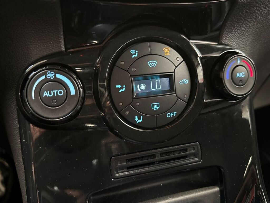 Ford Fiesta 2015 Ruskea (beige)