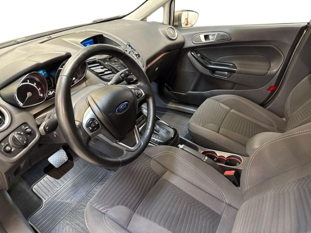 Ford Fiesta 2015 Ruskea (beige)